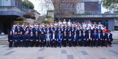 初心不改，稳步向前