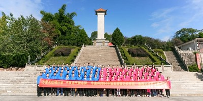 万里长征铭壮举 千秋浩气铸丰碑